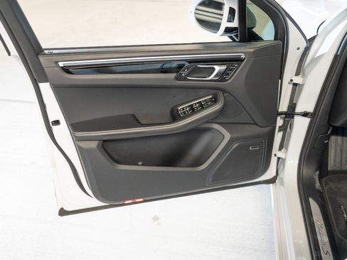 Certified 2022 Porsche Macan S AWD/4WD image 16