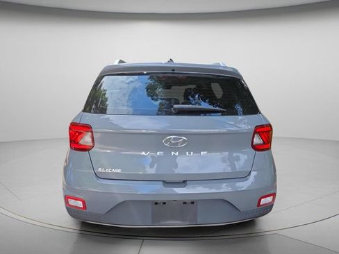 Used 2023 Hyundai Venue SEL FWD image 6