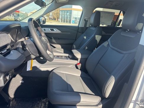 New 2026 Ford Explorer Active w/ Active Comfort Package image 9
