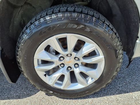 Used 2024 Chevrolet Silverado 1500 Custom AWD/4WD image 9