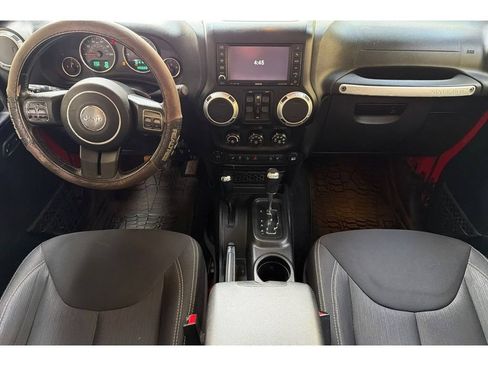Used 2014 Jeep Wrangler Unlimited Rubicon w/ Connectivity Group AWD/4WD image 15