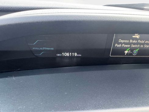 Used 2017 Toyota Prius Prime Premium image 25