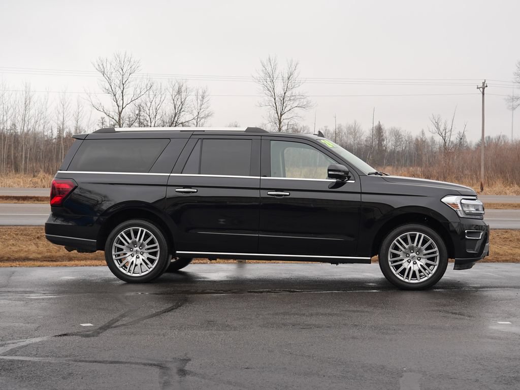 Used 2024 Ford Expedition Max Limited AWD/4WD image 2
