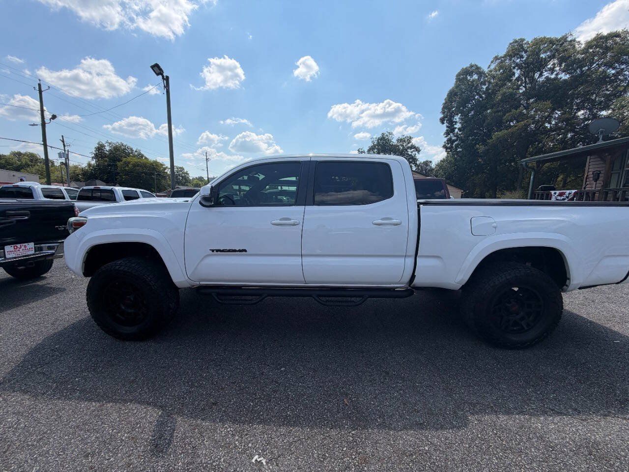 Used 2017 Toyota Tacoma TRD Sport w/ Premium & Technology Package AWD/4WD image 5
