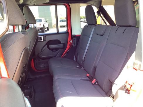 Used 2025 Jeep Wrangler Unlimited Rubicon w/ Convenience Group AWD/4WD image 25