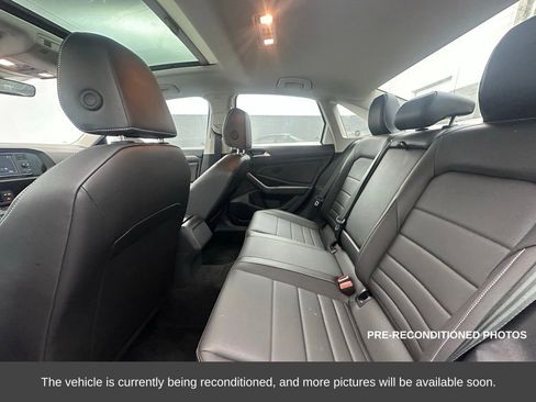 Used 2024 Volkswagen Jetta SE w/ Panoramic Sunroof Package image 12