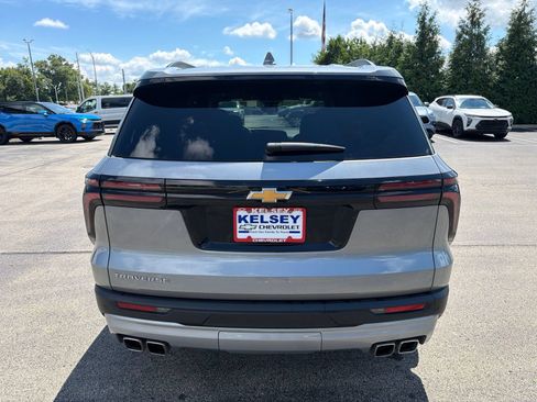 Used 2025 Chevrolet Traverse LT w/ Sun and Wheel Package FWD image 4