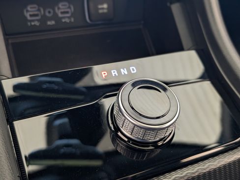 Used 2024 Jeep Grand Cherokee Limited w/ Luxury Tech Group II image 35