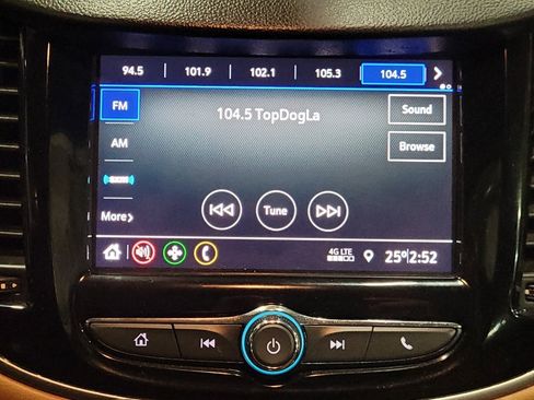 Used 2020 Chevrolet Trax LT w/ LT Convenience Package FWD image 25