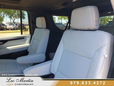 New 2026 Chevrolet Suburban Premier w/ Sun And Tow Package AWD/4WD image 10