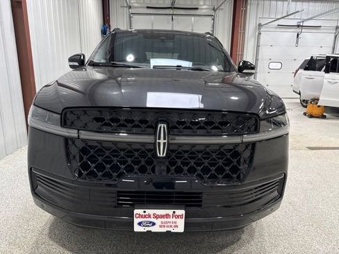 Used 2025 Lincoln Navigator Black Label AWD/4WD image 3
