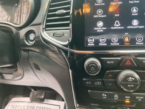 Used 2019 Jeep Grand Cherokee Altitude image 21