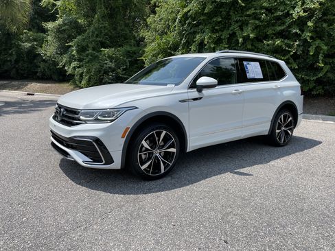 Used 2024 Volkswagen Tiguan SEL R-Line AWD/4WD image 4