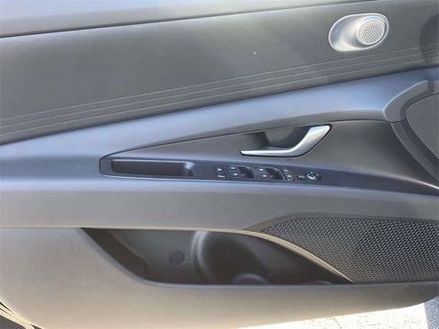 New 2026 Hyundai Elantra SE image 13