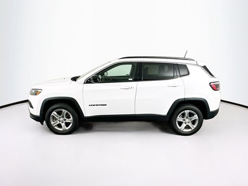 Used 2024 Jeep Compass Latitude AWD/4WD image 4