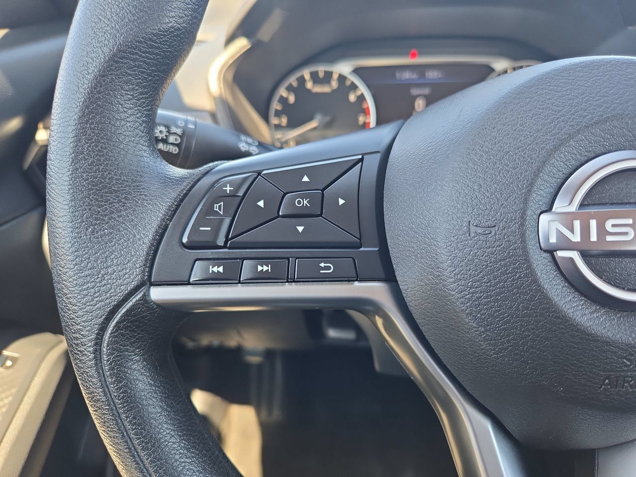 Used 2025 Nissan Altima 2.5 SV FWD image 16