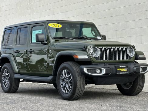 Used 2024 Jeep Wrangler Unlimited Sahara w/ Technology Group AWD/4WD image 1