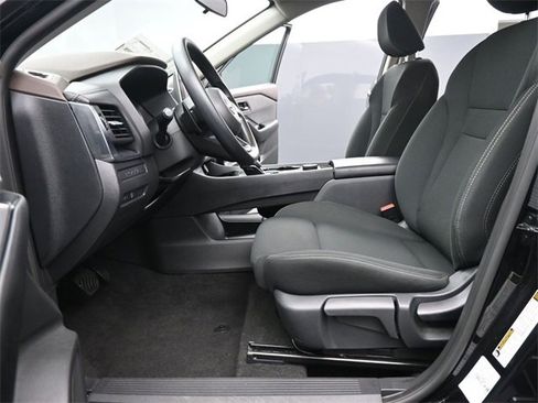 Used 2023 Nissan Rogue S image 10