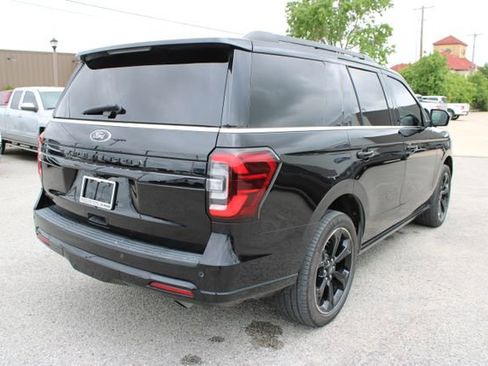 Used 2022 Ford Expedition Limited RWD image 5