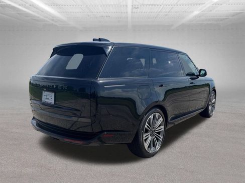 New 2026 Land Rover Range Rover Long Wheelbase SE AWD/4WD image 7