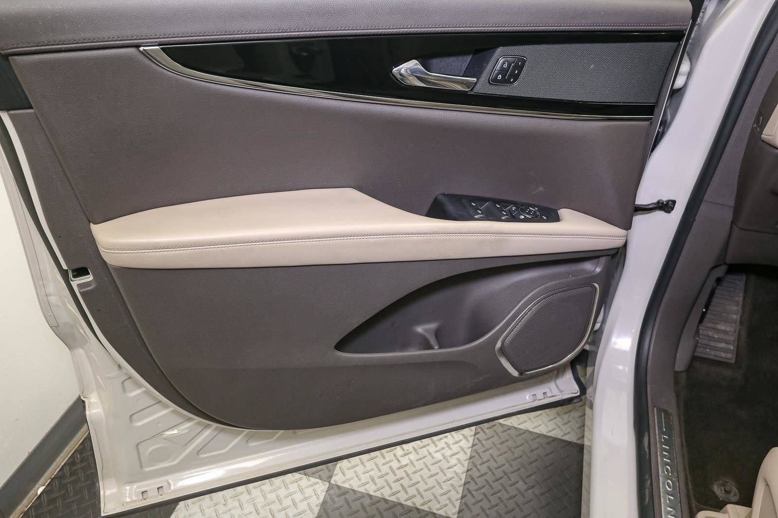 Used 2023 Lincoln Nautilus AWD w/ Premium Package image 38