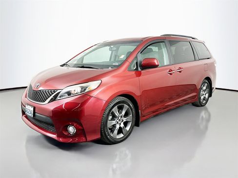 Used 2016 Toyota Sienna L image 4