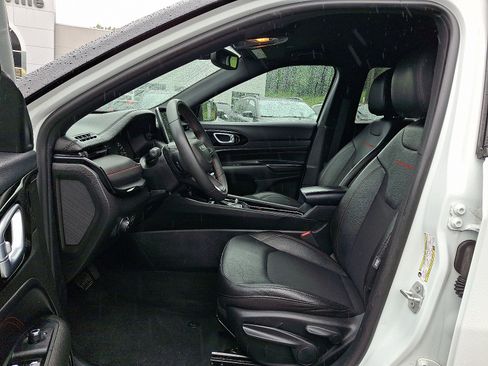 Certified 2024 Jeep Compass Trailhawk AWD/4WD image 13
