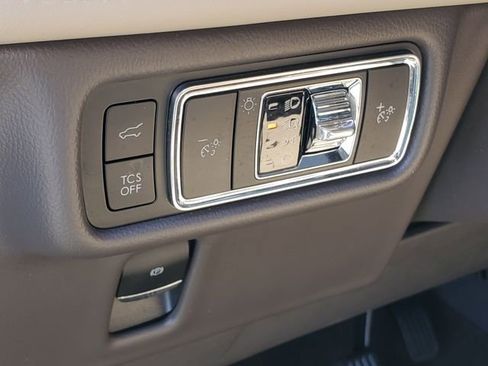 Used 2023 Lincoln Nautilus Reserve AWD/4WD image 11