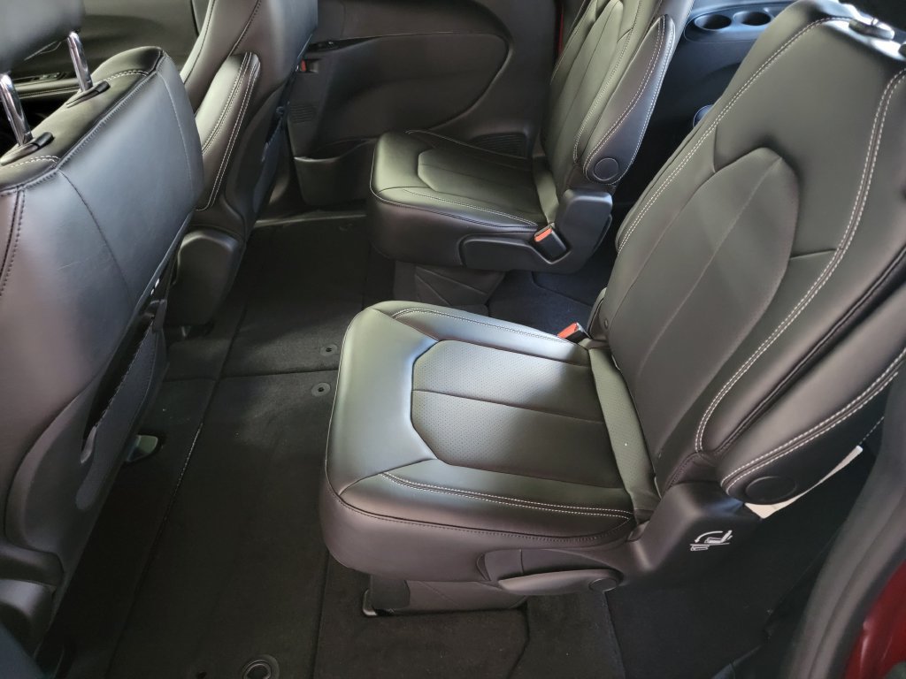 New 2026 Chrysler Pacifica Select FWD image 11