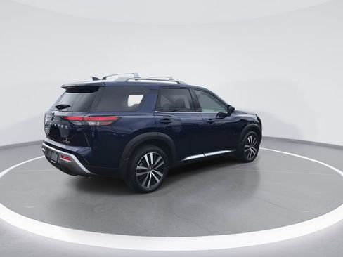 Used 2024 Nissan Pathfinder Platinum FWD image 8