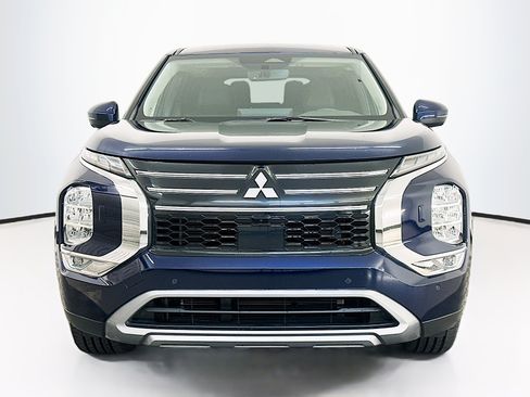 Used 2025 Mitsubishi Outlander SE AWD/4WD image 2