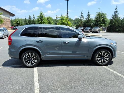 Used 2022 Volvo XC90 T5 Momentum w/ Protection Package Premier FWD image 4