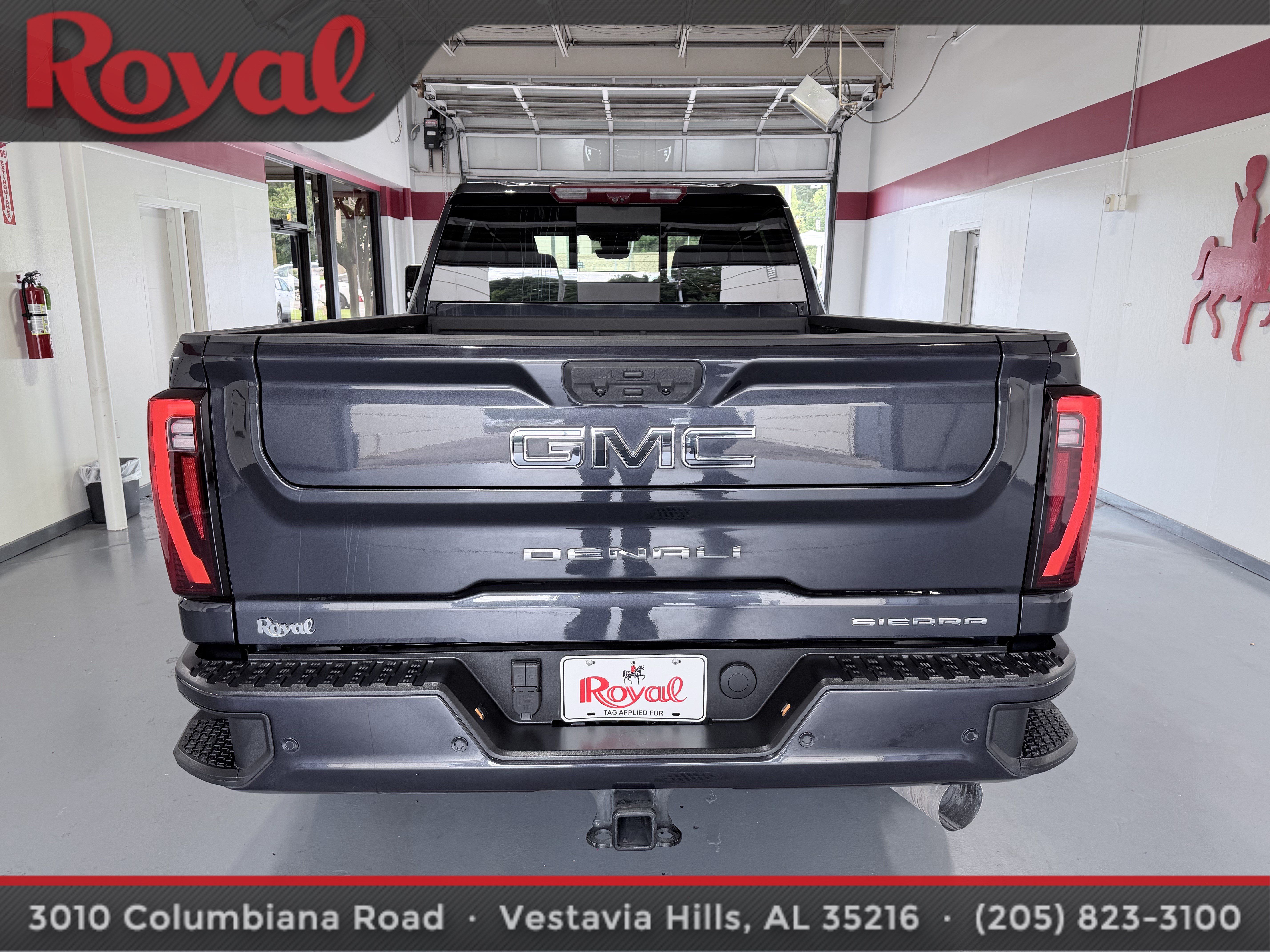 Used 2025 GMC Sierra 2500 Denali Ultimate w/ Max Trailering Package AWD/4WD image 5