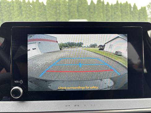 Used 2024 Toyota Prius LE FWD image 27