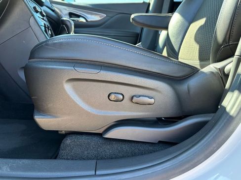 Used 2021 Buick Encore Preferred image 13