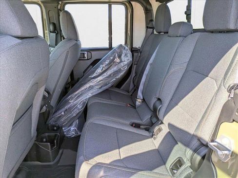 New 2025 Jeep Gladiator Sport image 15