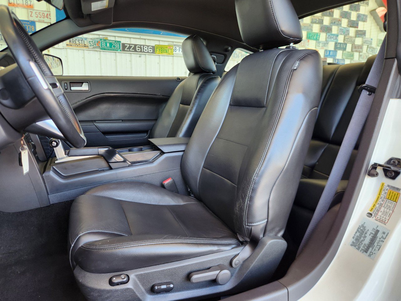 Used 2006 Ford Mustang Premium RWD image 2