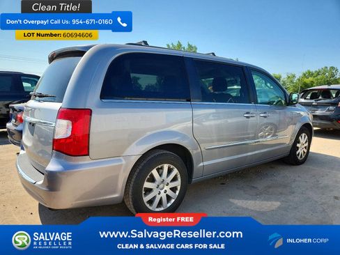 Used 2014 Chrysler Town & Country Touring FWD image 4