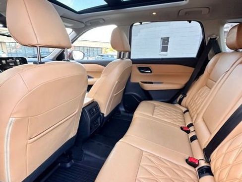 Certified 2023 Nissan Rogue Platinum w/ Platinum Premium Package image 28