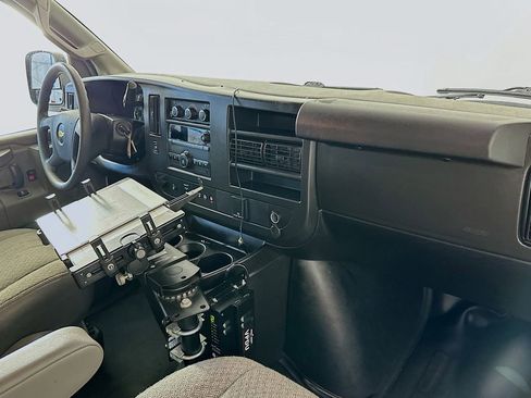 Used 2021 Chevrolet Express 2500 RWD image 9
