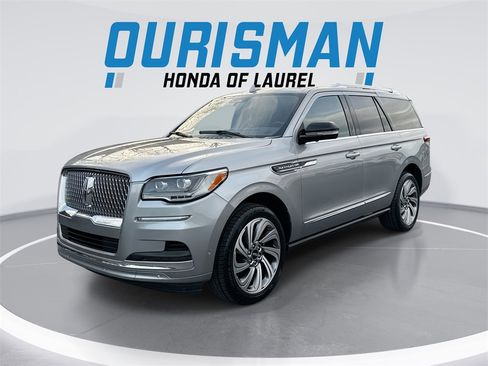 Used 2023 Lincoln Navigator Reserve image 1