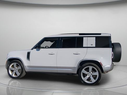 Used 2022 Land Rover Defender 110 SE image 18