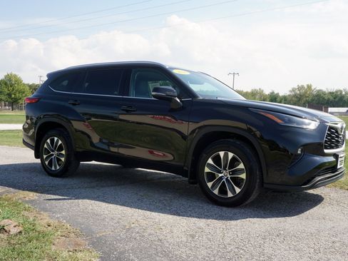 Used 2021 Toyota Highlander XLE image 5