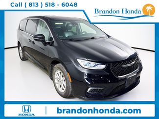 Used 2025 Chrysler Pacifica Select video 1