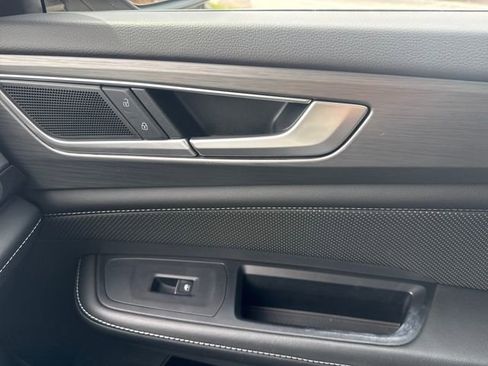 Used 2024 Volkswagen Atlas Cross Sport SE image 16