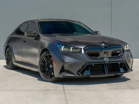 Used 2025 BMW M5 w/ Carbon Package AWD/4WD image 5