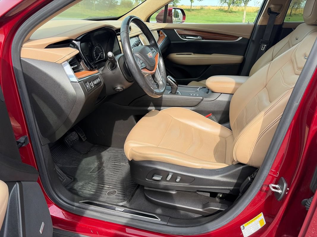 Used 2018 Cadillac XT5 Platinum w/ Driver Assist Package AWD/4WD image 10