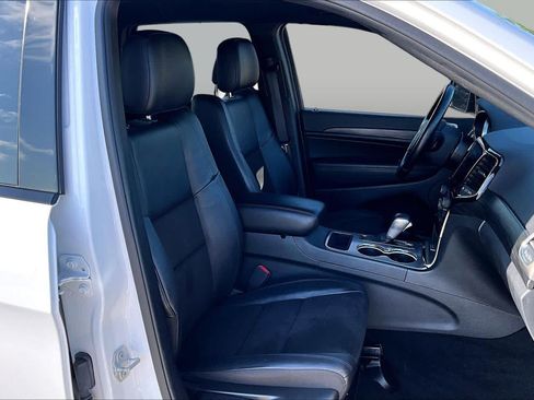 Used 2021 Jeep Grand Cherokee Laredo X RWD image 9