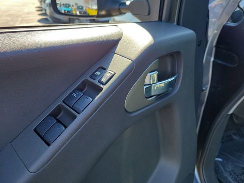 Used 2018 Nissan Frontier PRO-4X image 18