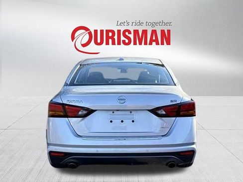 Used 2020 Nissan Altima 2.5 SR w/ Premium Package image 3